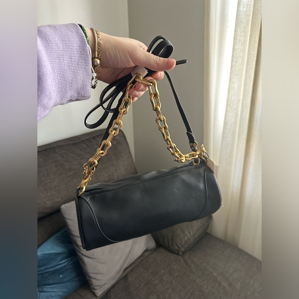 CYLINDRICAL SHOULDER BAG